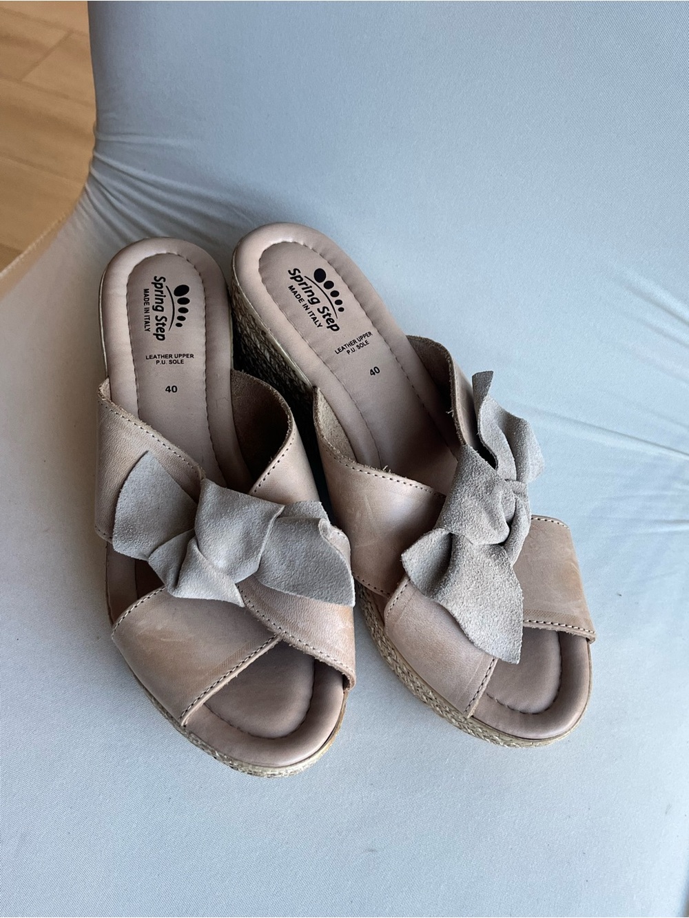 Spring Step Taupe Suede Bow Espadrille Wedges new without tags